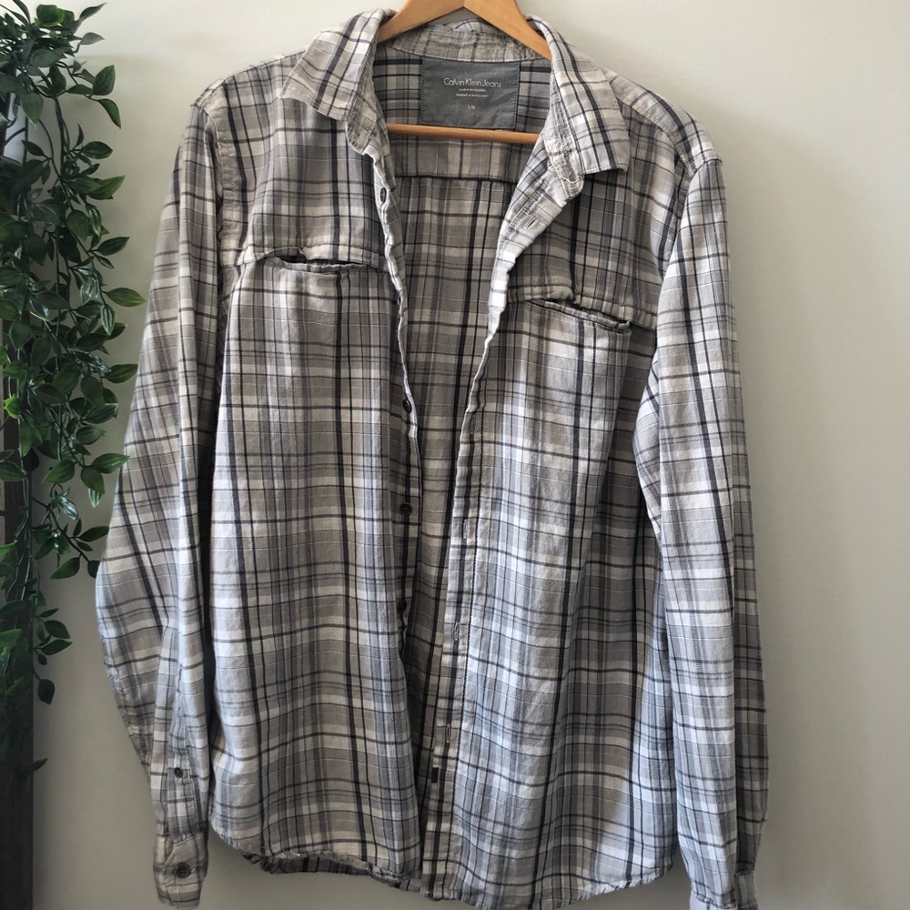 ❌SOLD❌ Grey Calvin Klein Flannel - Picture 2 of 3